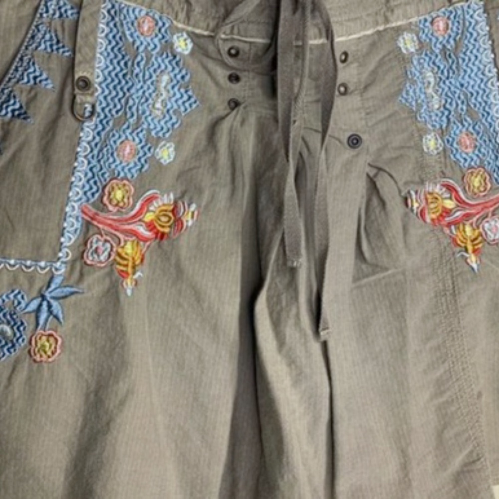 NWT Johnny was tan embroidered skirt size medium
